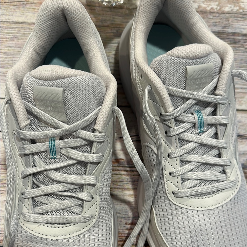 Saucony Sz 9.5 Gray Sneakers with Breathable Mesh and Cushioned Sole • NEW! - Picture 5 of 13